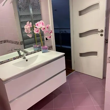 Quiet Flat With View On Castle Near Montesanto X 5 Persons Νάπολη