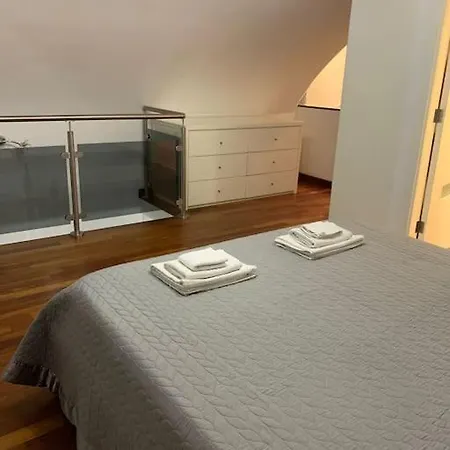 Quiet Flat With View On Castle Near Montesanto X 5 Persons Apartment *