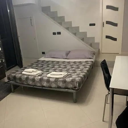 Quiet Flat With View On Castle Near Montesanto X 5 Persons Νάπολη